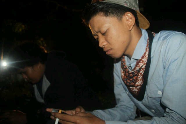 Guitarbass and vocalist
