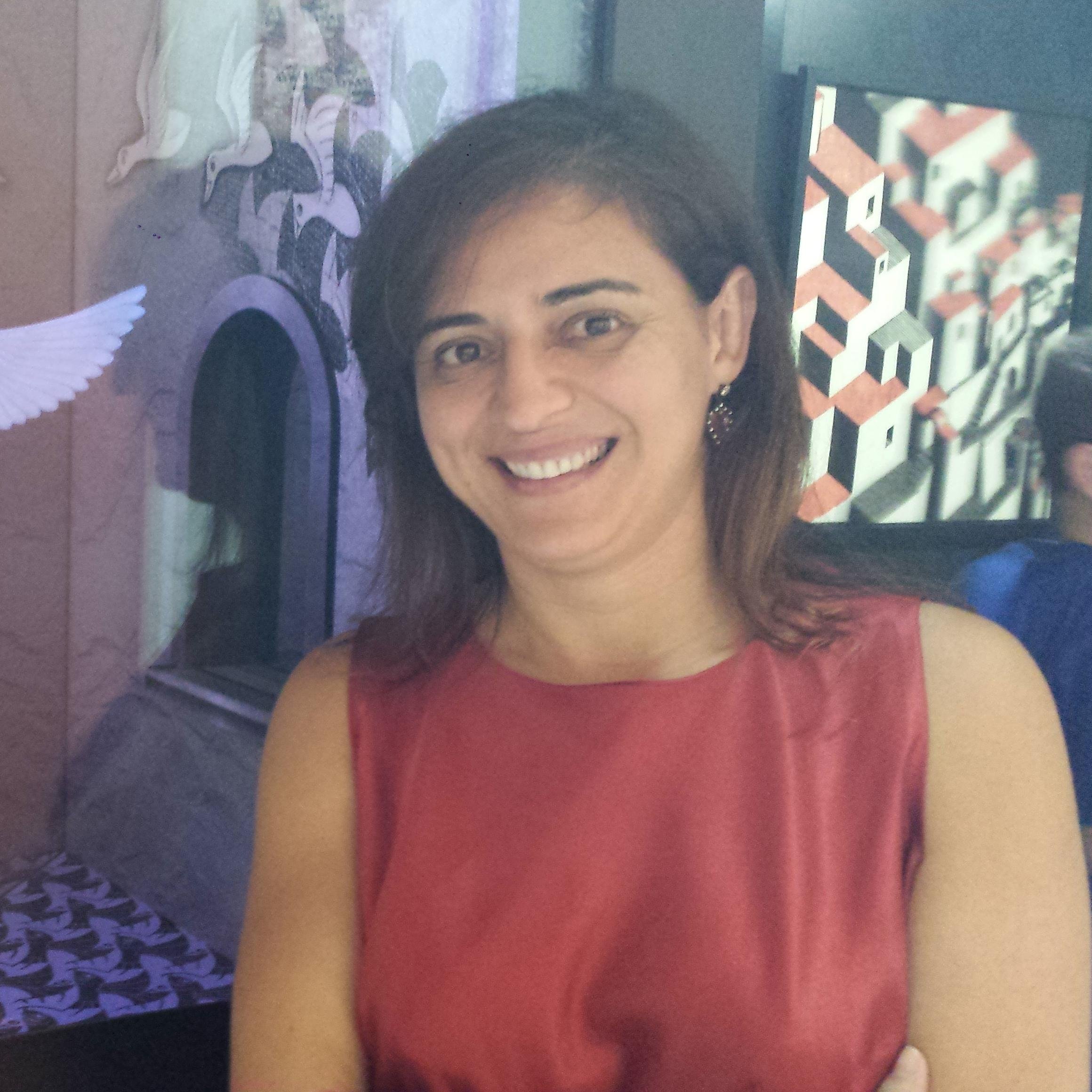 Elizabetemd's profile picture. Jornalista, Palhaça Humanitária e feliz!