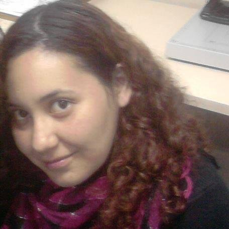 Sonadora, estudiante de por vida, tia, mama, feliz, amante de los animales, amiga, mujer, companera y creo que profeso mi propia religion...