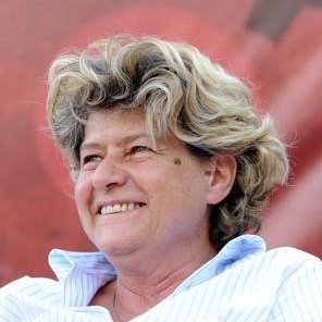 Mi chiamo Susanna. Lotto per la scala mobile, l'equo canone e la cedrata Tassoni. #tuveroiofake