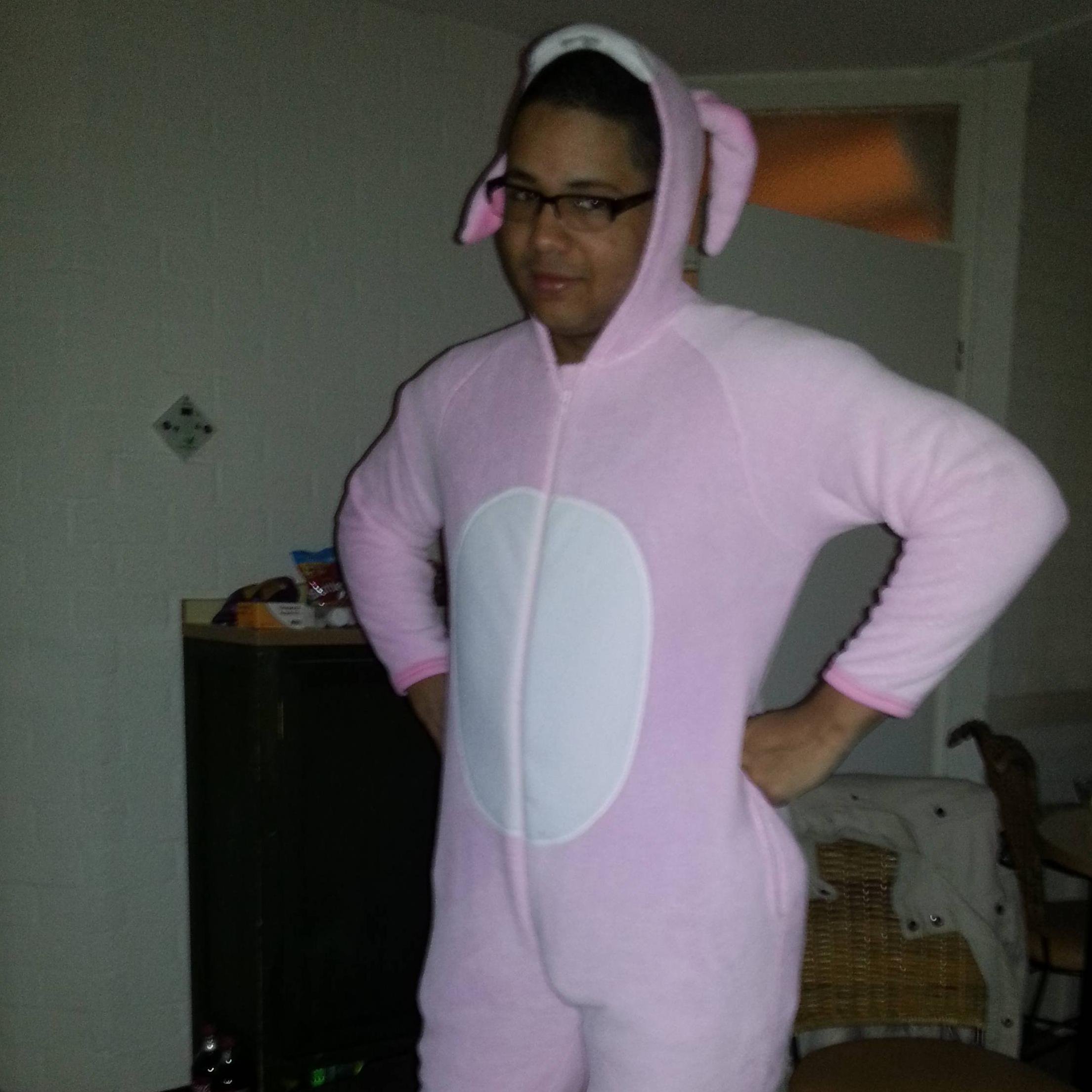 I play the video game, on the internet!
l