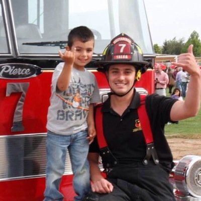 Bombero de la Septima Compañia de Bomberos y
Estudiante de Derecho Utal.