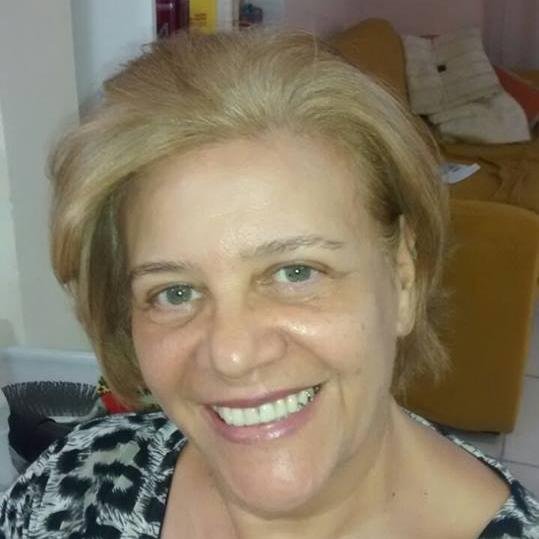 sou uma pessoa simples, que adora a família, ama a natureza os animais , não tolera maltratos e curte seus amigos e amigas.................................