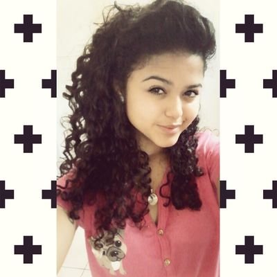 Não sou diferente,mais tb não sou como tantas outras q andam por ai,posso ate não ser perfeita mais sou uma boneca para alguns, sou pequena,mais sou unica *-*
