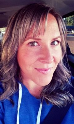 Country music loving, Garth Brooks fan, mom of 3!