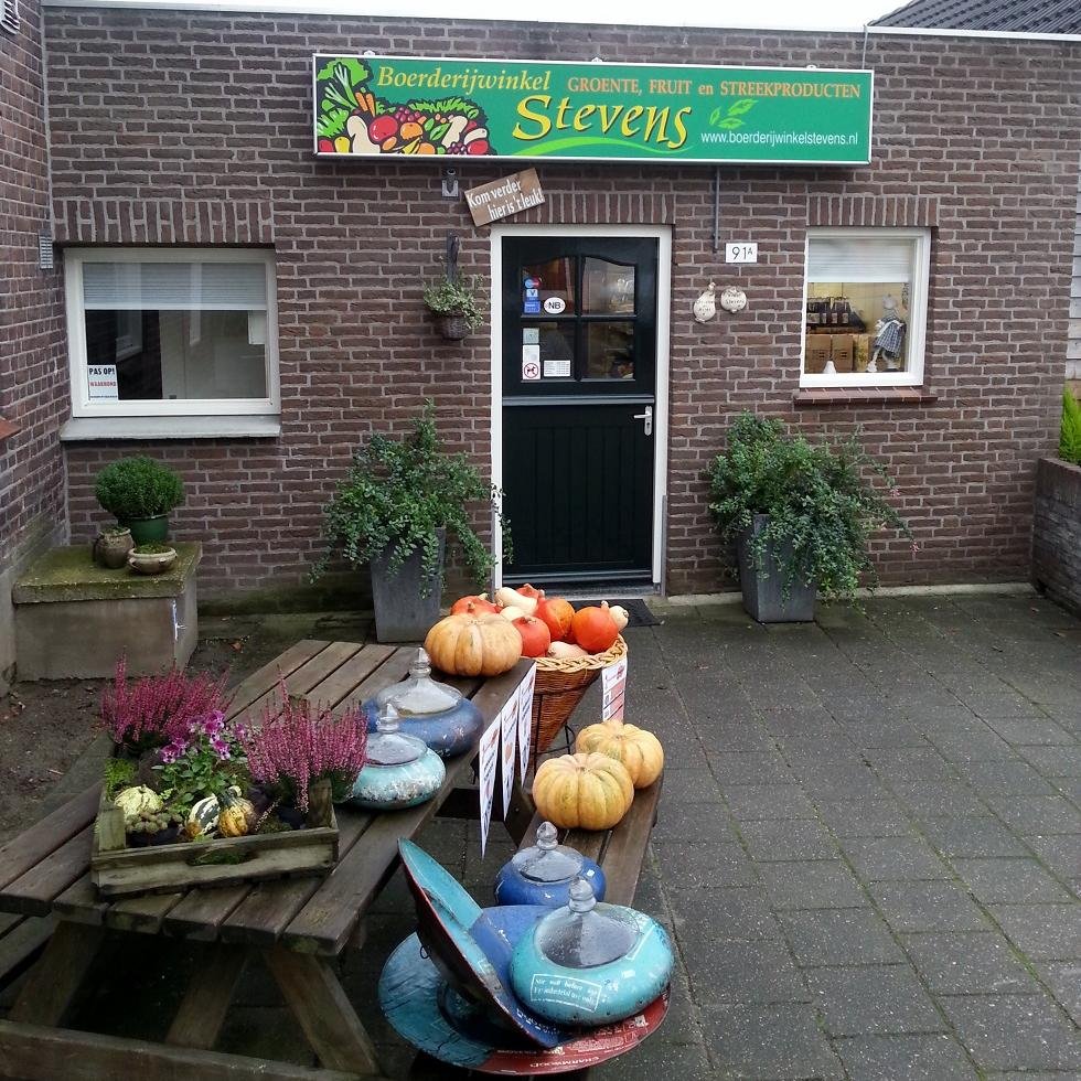 Fruitteeltbedrijf en boerderijwinkel met groente, fruit en streekprodukten. Bekend door de lekkerste elstar appels uit de streek.