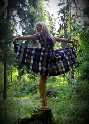 Garden designer,neature lover,rocking mother.. crazy about mushrooms , food and all the other wholesome outdoor stuff :)