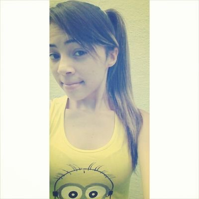,       Coragem, moça . O mundo é tão grande e você tão jovem ✌. 
                — Enigmas de Oliver ..
