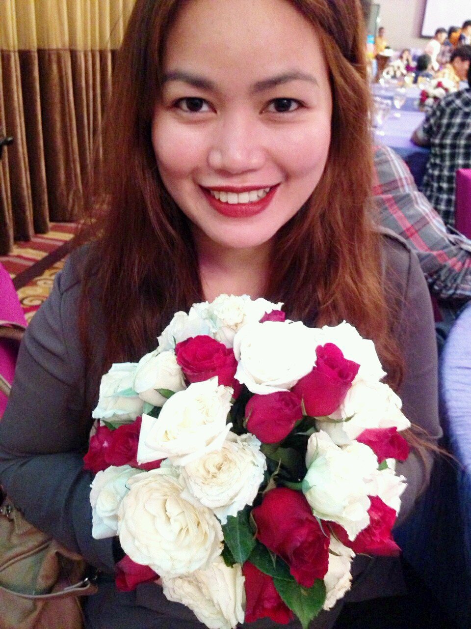 God fearing. Registered Physiotherapist. Singer. Dancer. Beach lover. Couch potato. Momoholic.