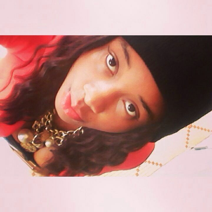 un sourire chaleureux est le langage universel de la gentillesse #team237#team fang-beti# se qui ne me tue pas me rend plus forte