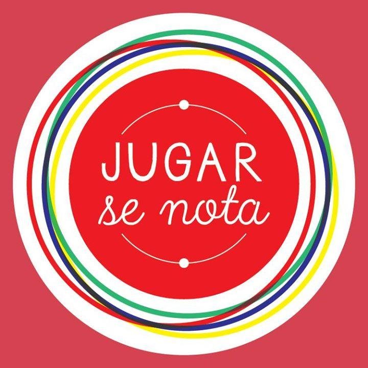 Somos estudiantes de la UBA y buscamos incentivar el espacio diario para el juego simbólico en los niños, fundamental para su desarrollo integral.