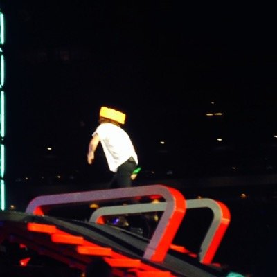 follow @partyharreh !! tweet her an emoji to be followed back !!