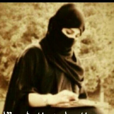 نقطة وأول السطر المرأة ذات الخمار الأسود