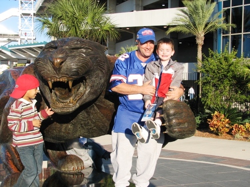 Helpmeplease's profile picture. 