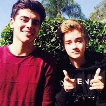 free follow from @grierumdallas bc she loves you so you should follow you :)