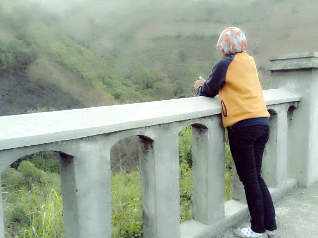 Bahagia itu kita yg rasakan, bukan mereka, tau apa mereka tentang kita.? (Y)