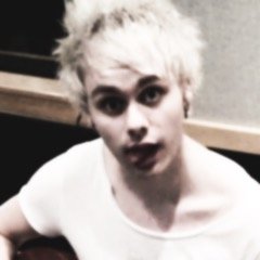 ☁️michael clifford called me babe☁️