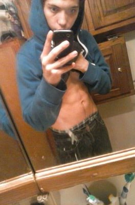 I'm Aaron I'm chill and I will follow back if you follow me:)