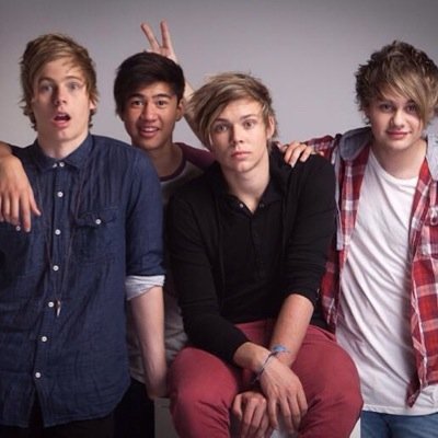 i make extraimly short storys about how it would be to date or be best friends with a 5sos member.
