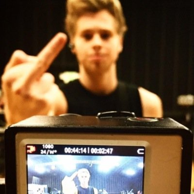 @5sosfollowalarm :)