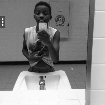 Young$m0n€¥