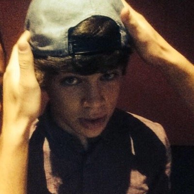follow @wilksmofo bc she gave you this free follow☺️