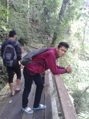 jodoh itu sudah ada yg nentuin..   percayalah.!! karna tulang rusuk dan pemiliknya gak akan tertukar,.  pasti akan di pertemukan pada waktunya.