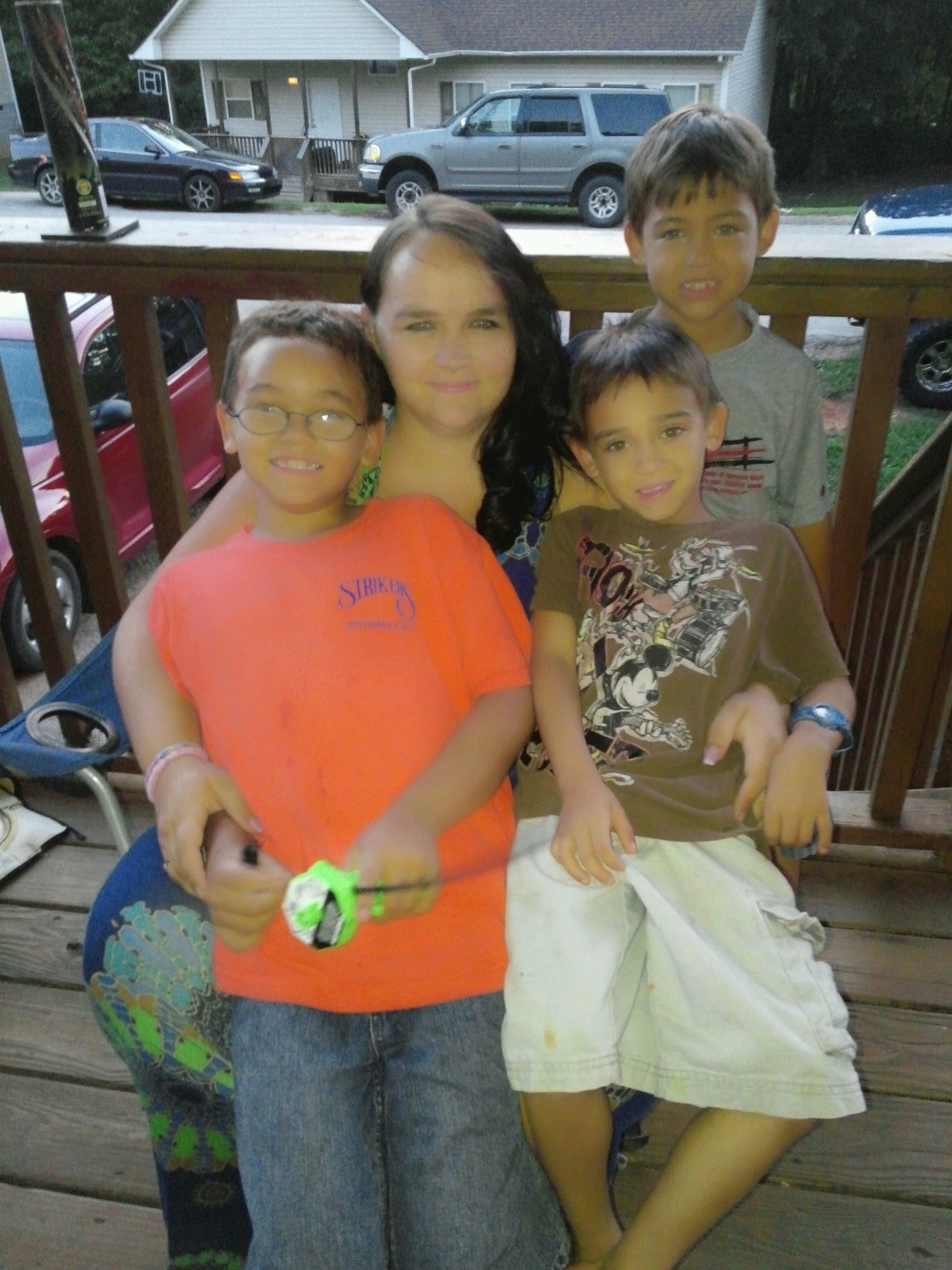 I am a mother of 3 of the most beautiful lil boys ever and the wife of a wonderful man I like having family nights and I like to have fun with friends