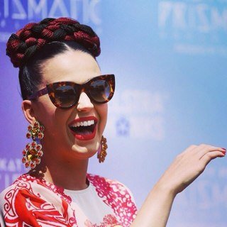 AMOADORO A ESTOS CANTANTES: Katy Perry 3, Lady Gaga 3, Ariana Grande 3, 5SOS 3, Iggy Azaela,: BORN THIS WAY FIREWORK PROBLEM DON'T STOP WORK :) :)