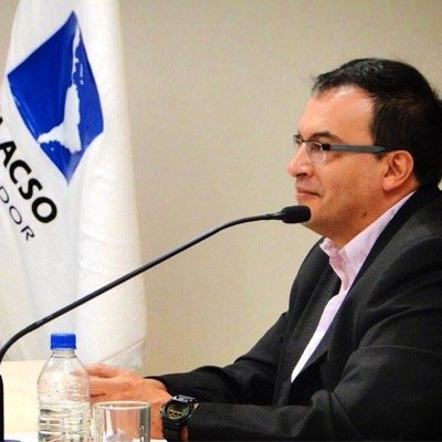 JuanPoncej's profile picture. Profesor-Investigador de @FLACSOec. Ph.D en Estudios del Desarrollo. Especialista en economía de la educación, evaluación de impacto y econometría.