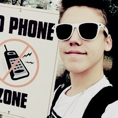 Hi beautiful, please don't follow this account, go and follow @espinosawhugs because she gave you this free follow, have a great day