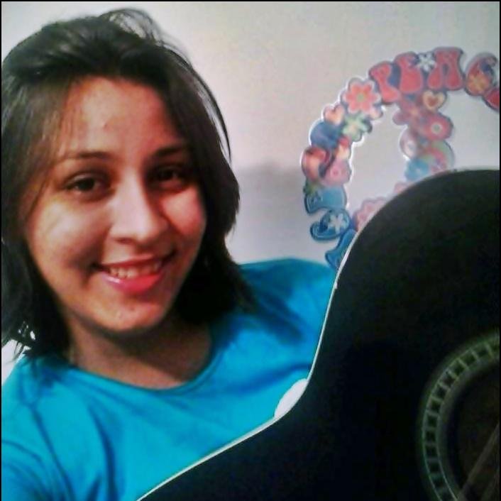Brasileira, paraibana, 19 anos, católica, estudante e apreciadora da vida! :)