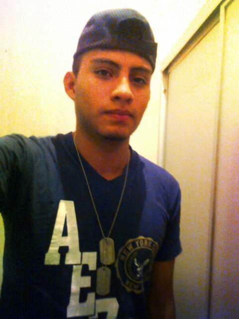 carlos95_enriq's profile picture. Queriendo ser mas que ayer pero no menos que mañana.