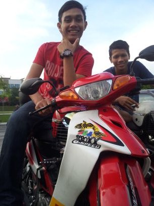 EhhAzarulLahh's profile picture. Lucky 2 stroke /:v
setia itu aku :')
#masihsendiri
