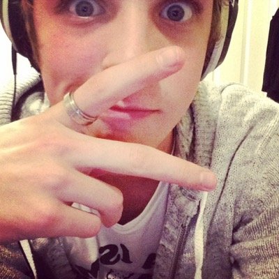 zmann_420's profile picture. I like to draw, hang out with friends, and help people with thier problems... So if you need help just ask me :)