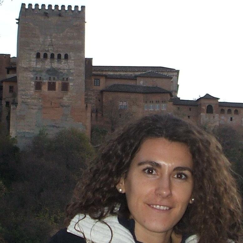 Enfermera y Antropóloga Social y Cultural, Física y Forense. Trabajo como profesora de Enfermería en la Universidad de Granada, Campus de Ceuta.