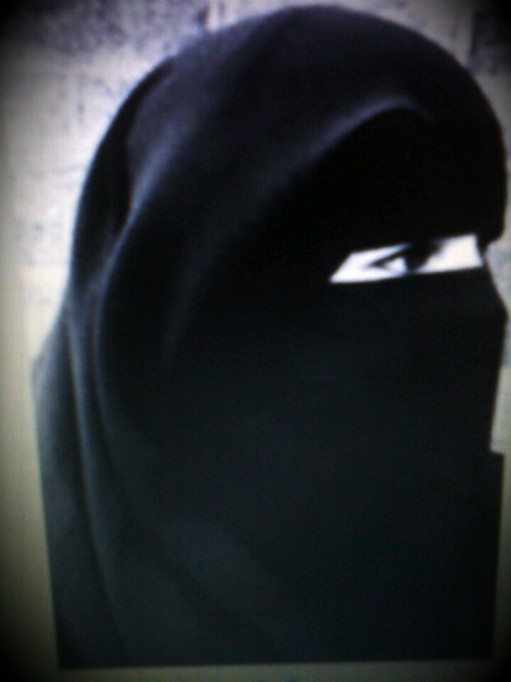 Instagram: ANNISAFITRIANAD