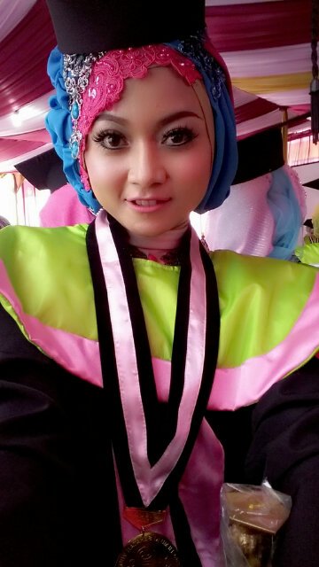 Niia_Cemout's profile picture. .banyan temen ..banyak rejekii .. :D | midwife :)