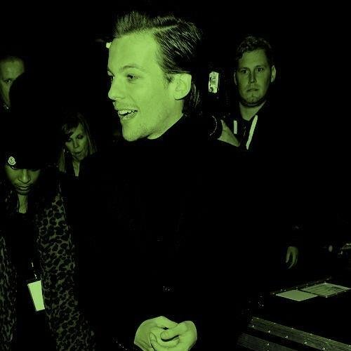 i just gave you a free follow. could you follow @onlouisheart ? pretty please? she's still sleeping rn but she'll fback when she wakes up. don't worry ✌️ ilysm