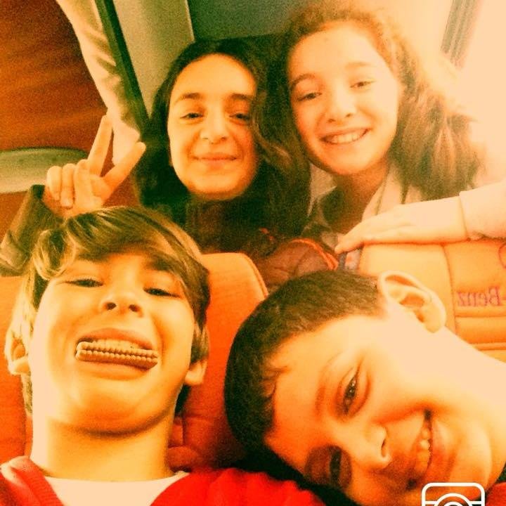 Ota boka trip atan,üşengeç,metalci bir bağyanım.Koyu bir şekilde Navy,Smiler,Arianator,DİRECTİONER,BELİEBER'im diğer unuttuğum ünlüleri de çok seviyorum.