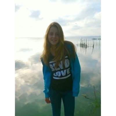 luciaG_6's profile picture. 99. Y créeme hay cosas que llegan, marcan y se van. Scout. Instagram: luciagd6.