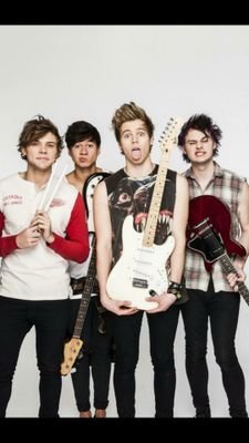 FOLLOW @melissa5sospie BECAUSE SHE GAVE YOU THIS FREE FOLLOW! SHE FOLLOWS BACK!! AND PLEASE RT THE LINK BELOW! LOVE YA