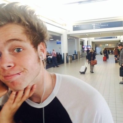 This is a free follow  could you all follow @_natziscool ❤️❤️