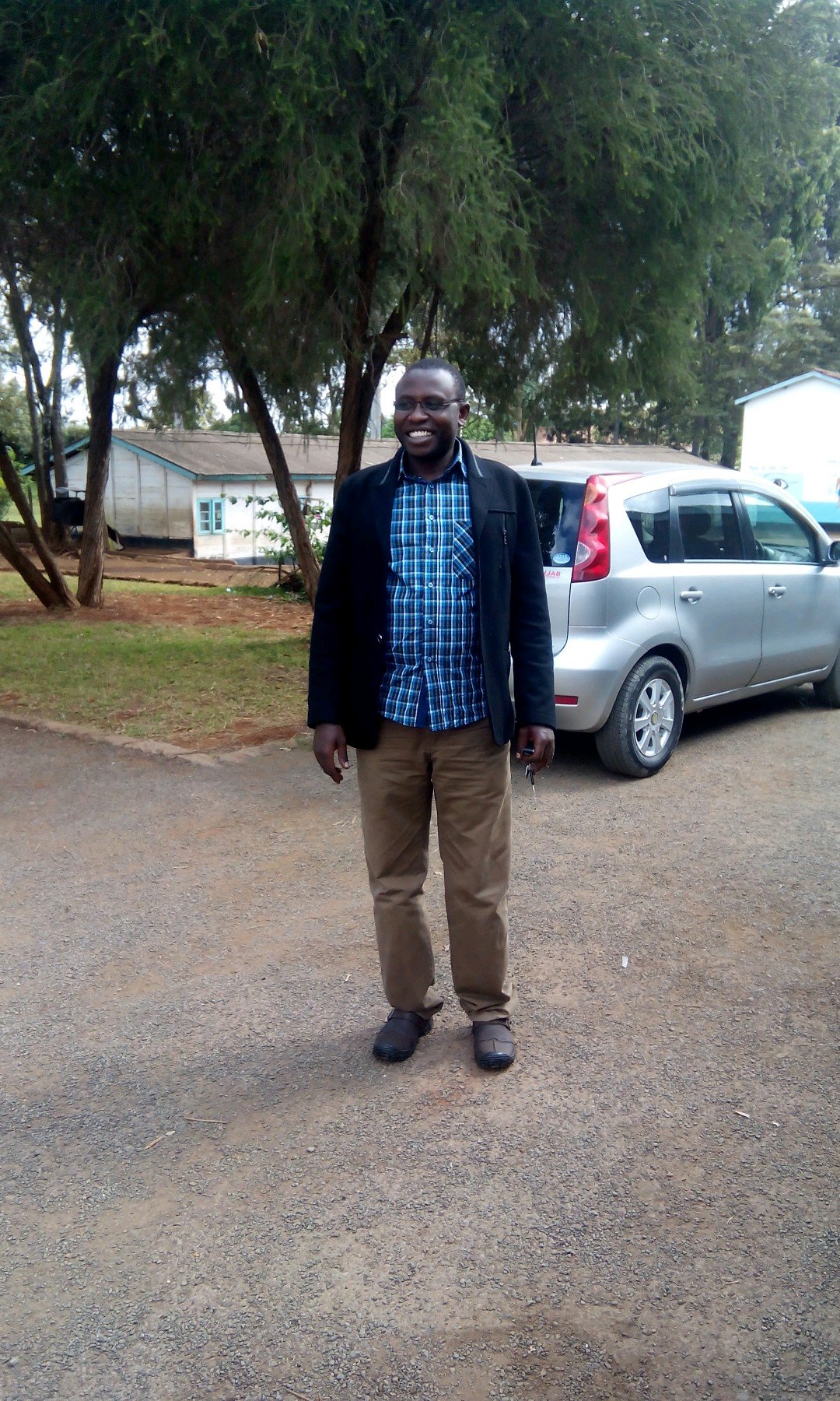 peekmunge6's profile picture. never trust a woman