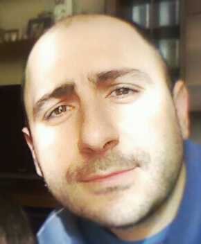 Cerco di essere un buon marito per Elisabetta e un buon padre per Miriam, Stefano e Rita. Poi sarei anche ingegnere informatico, programmatore, web designer...