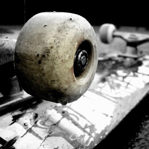 Aime le sport la guitare le skate  j'aime aussi bcp jouer a des jeux vidéos comme a peu près  tt les ado de mon âge ^^