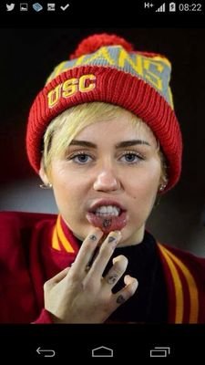 Assim como Miley não precisa de roupa também não precisa da sua opinião