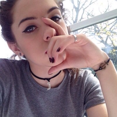 ola, acabei de lhe dar follow gratis agr vc poderia seguir a conta @laurenojenta ?? esta em meta, nao ignora pfvr agradeço desde ja