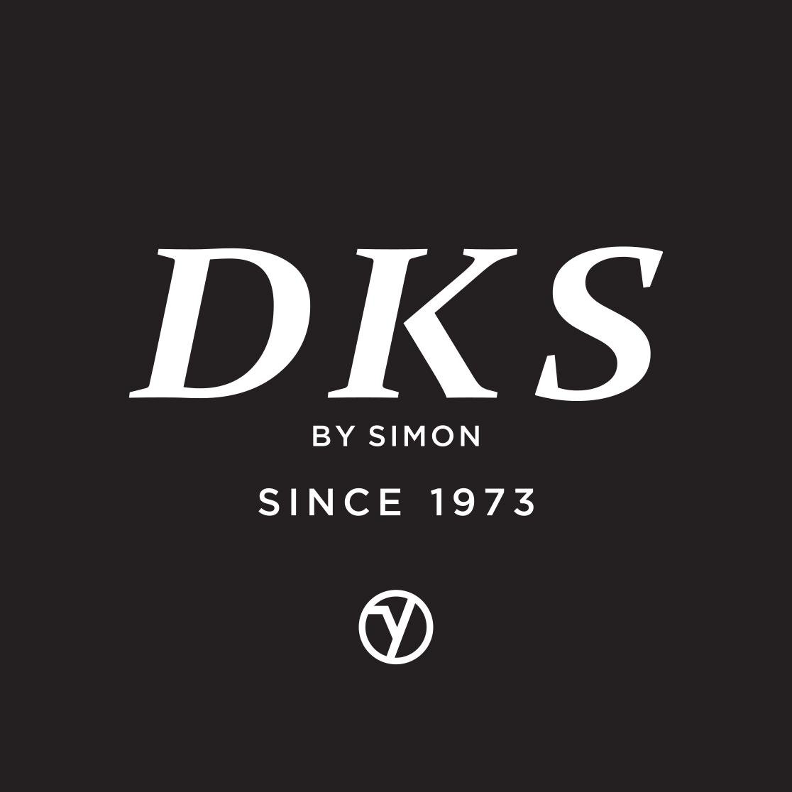 Depuis 1973, DKS est spécialiste dans la réalisation de modèles, femme,homme en cuir : manteaux, blousons, vestes, gilets, pantalons, jupes, robes, ect...