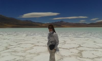 Viajera, enamorada de Chile. Volada y perruna.